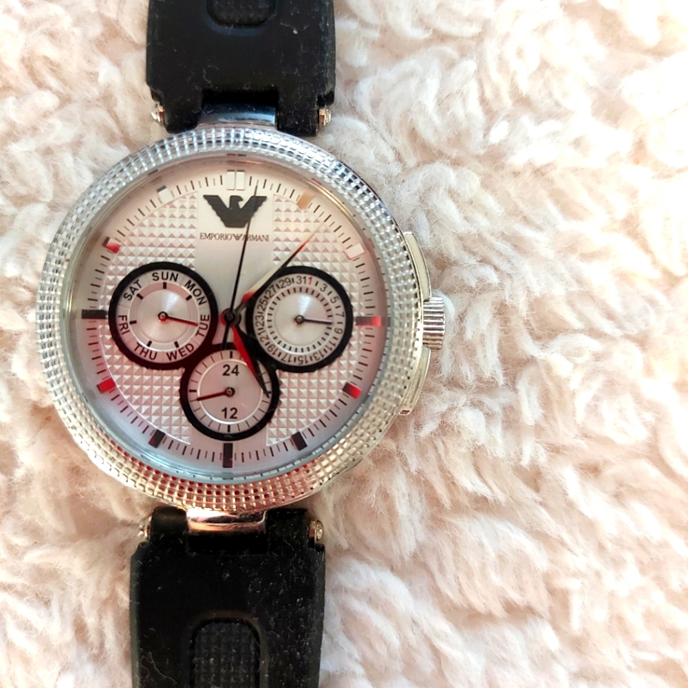 💥🧡 Emporio Armani Silver and Black Unisex Watch.